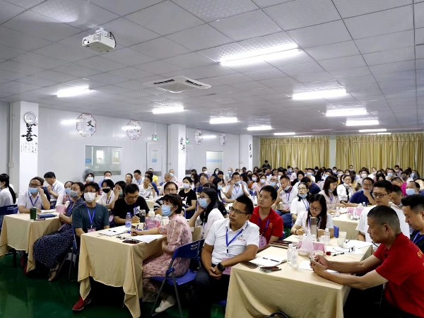 隆實想要不斷地進步，就得活到老學(xué)到老